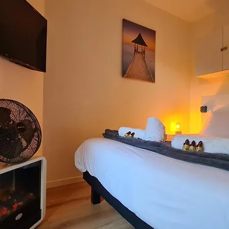 Conseil Immo -residence Avec Piscine, Avec Terrasse Pour 4 Personnes Cannes